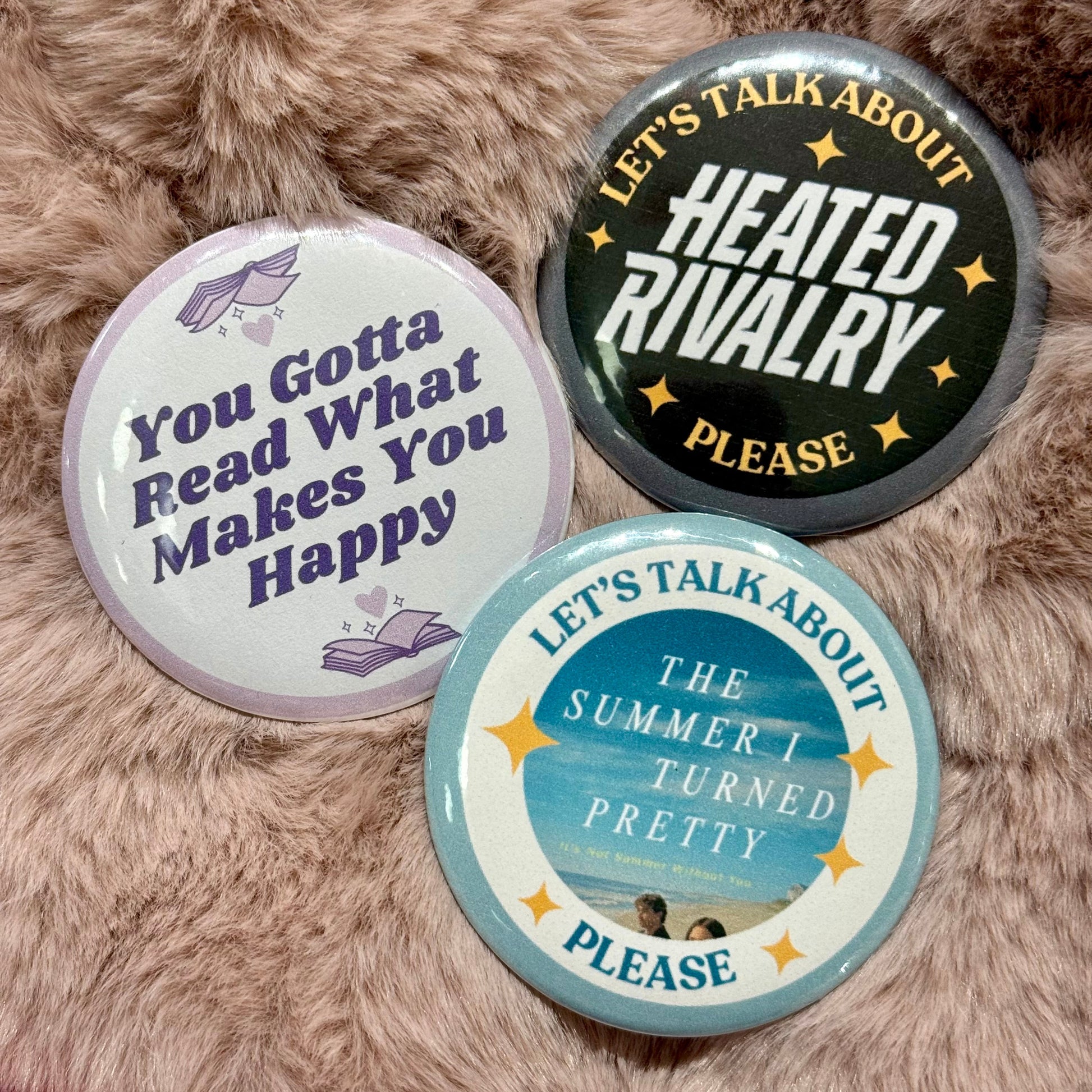 Three buttons with motivational phrases on a fluffy surface